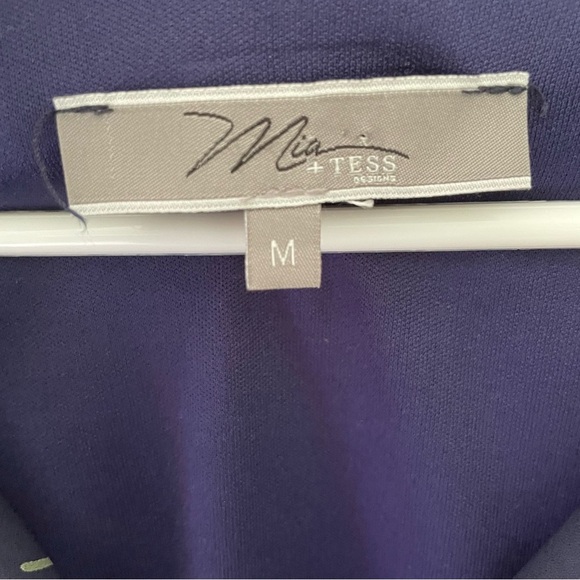 Mia + Tess Lightweight Blue Floral Dress Size Medium - Picture 3 of 8